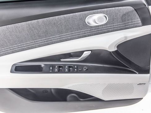 Used 2025 Hyundai Elantra Limited image 25