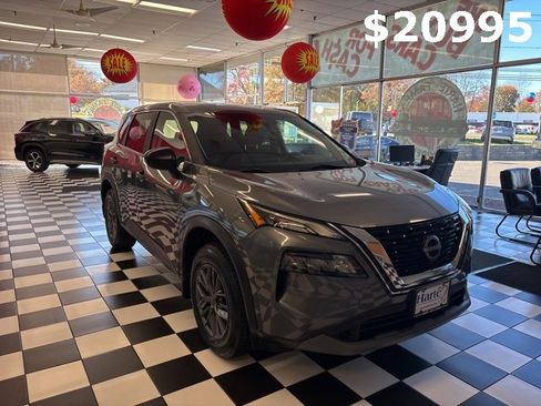 Used 2023 Nissan Rogue S image 2