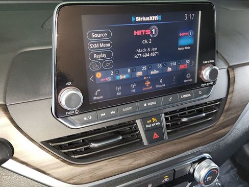 Used 2025 Nissan Altima 2.5 SV FWD image 17