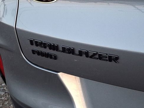 Used 2023 Chevrolet TrailBlazer RS image 30