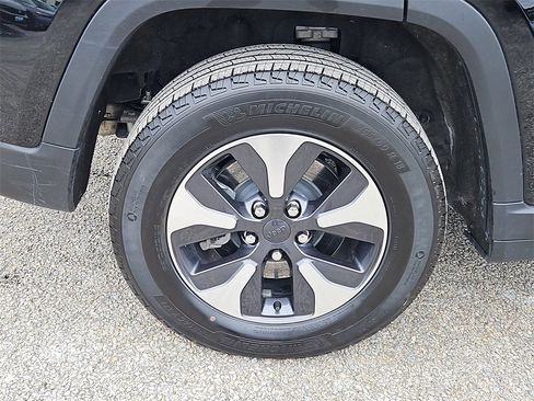 Used 2023 Jeep Grand Cherokee 4WD 4xe image 9