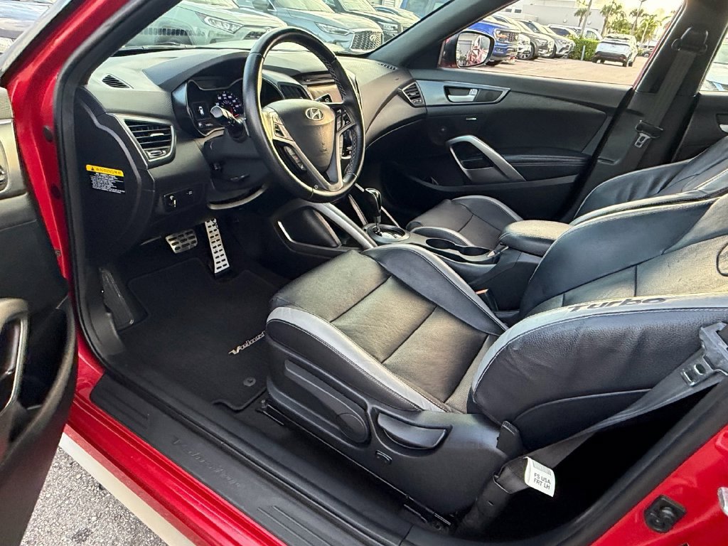 Used 2016 Hyundai Veloster Turbo FWD image 11