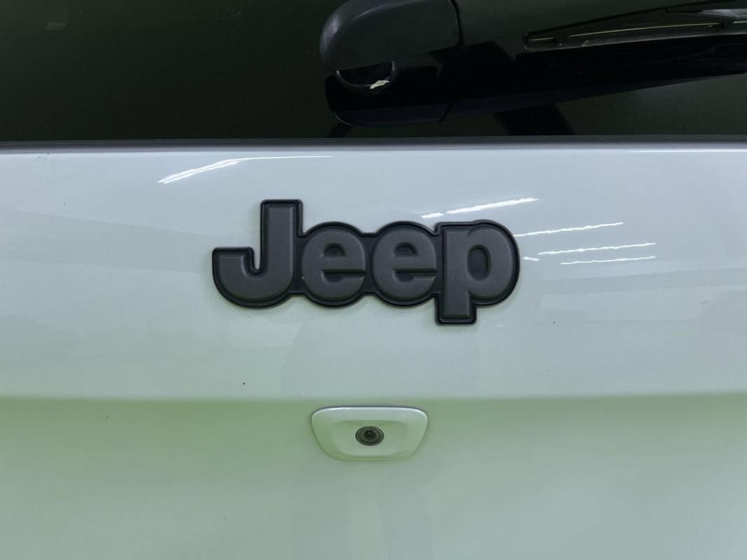 Used 2015 Jeep Cherokee Trailhawk w/ Comfort/Convenience Group AWD/4WD image 13