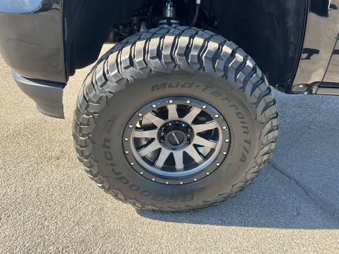 Used 2018 Chevrolet Silverado 1500 LT w/ All Star Edition image 39