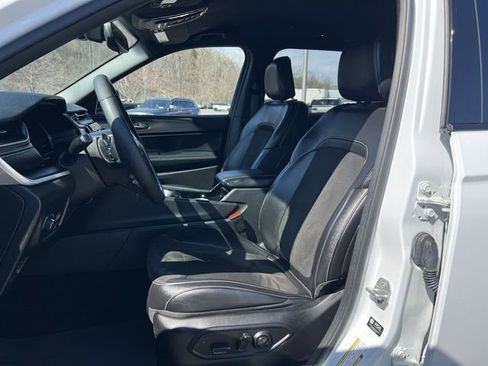 Used 2023 Jeep Grand Cherokee L Laredo AWD/4WD image 15