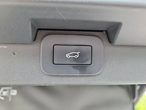 Used 2023 Land Rover Discovery Metropolitan Edition AWD/4WD image 13