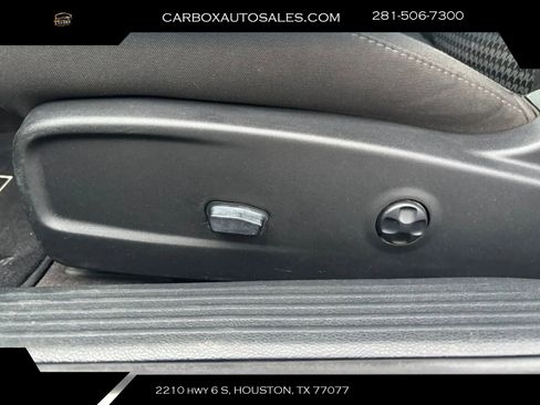 Used 2017 Dodge Challenger R/T w/ Driver Convenience Group RWD image 19