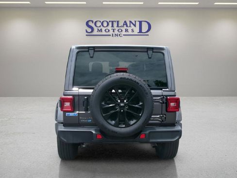 Used 2025 Jeep Wrangler Unlimited Sahara AWD/4WD image 7