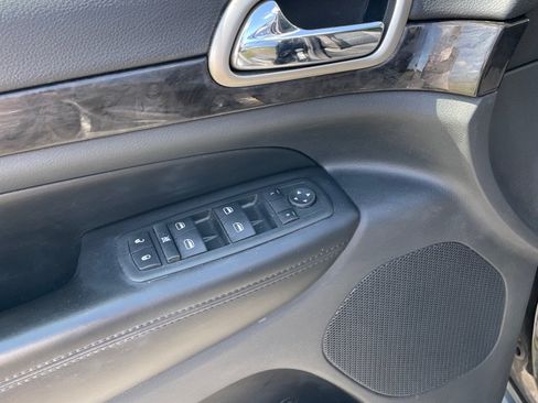 Used 2011 Jeep Grand Cherokee Laredo AWD/4WD image 11