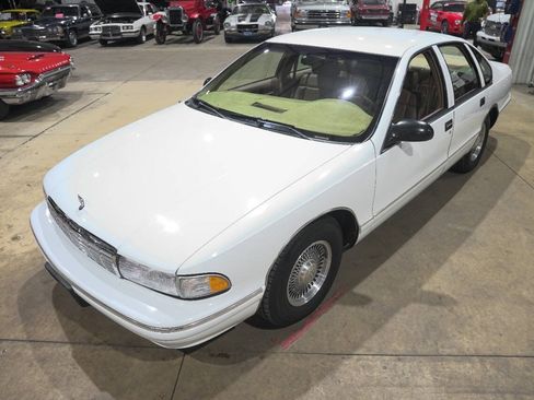 Used 1996 Chevrolet Impala SS RWD image 15