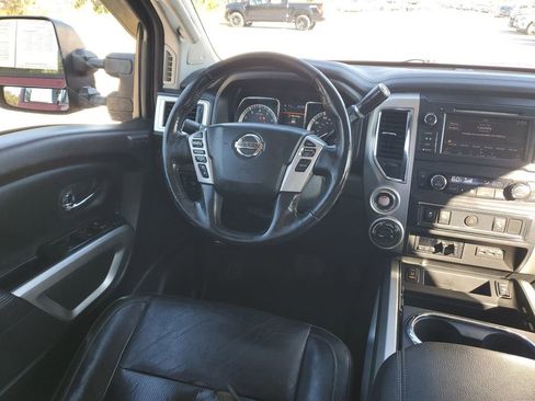 Used 2019 Nissan Titan SL w/ Chrome Package image 15