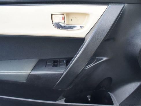 Used 2017 Toyota Corolla LE FWD image 23