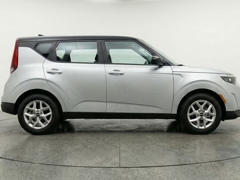 Used 2025 Kia Soul LX w/ LX Technology Package image 11
