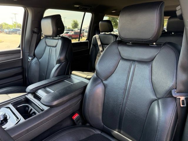 Used 2024 Jeep Wagoneer L Series II w/ Flexible Seating Group RWD image 12
