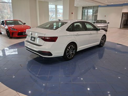 Used 2024 Volkswagen Jetta Sport image 5