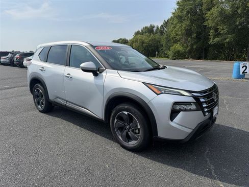 Used 2024 Nissan Rogue SV FWD image 19