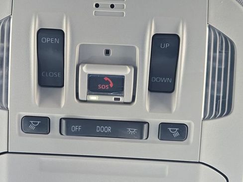 Used 2023 Toyota Highlander XLE FWD image 25