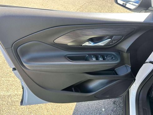 Used 2024 GMC Terrain SLE image 16