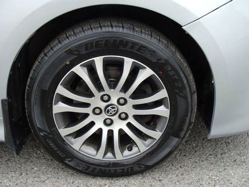 Used 2019 Toyota Sienna XLE w/ XLE Navigation Package FWD image 38