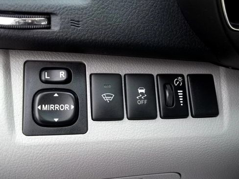 Used 2012 Toyota Highlander SE image 22