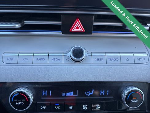 Used 2022 Hyundai Elantra Limited image 28