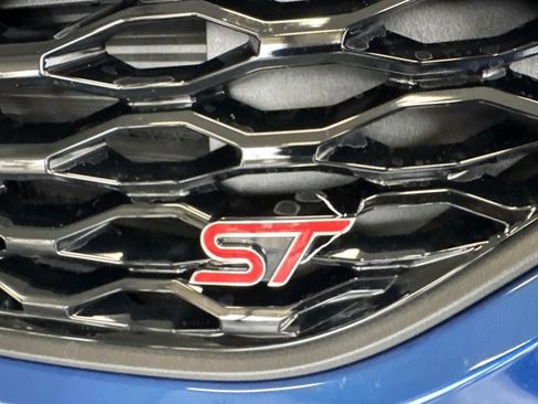 Used 2023 Ford Explorer ST w/ Equipment Group 401A image 9