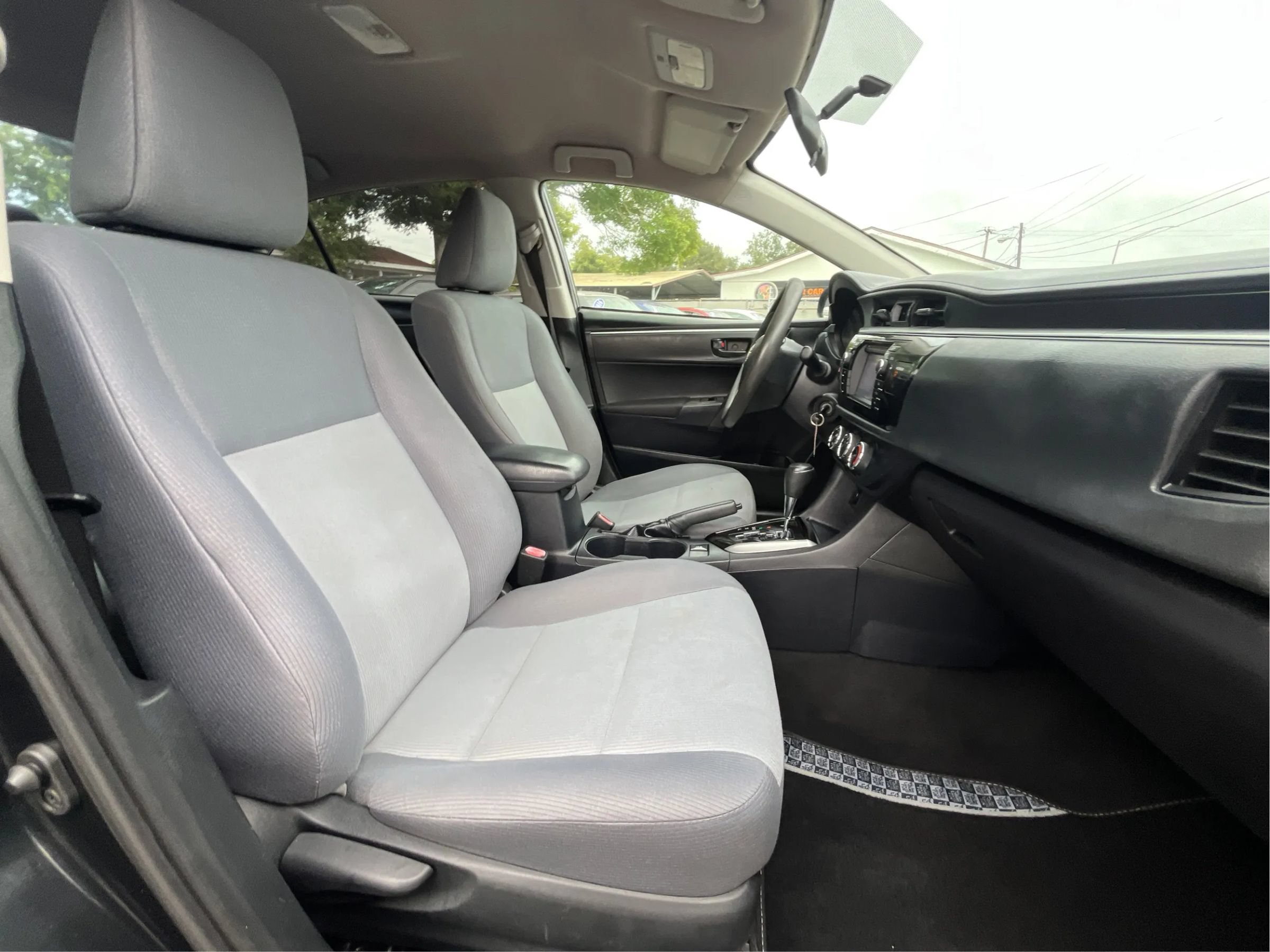 Used 2016 Toyota Corolla L FWD image 22