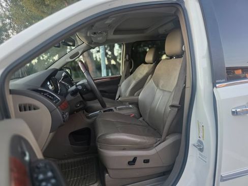 Used 2012 Chrysler Town & Country Limited w/ Luxury Group FWD image 17