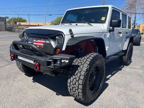 Used 2012 Jeep Wrangler Unlimited Sahara w/ Connectivity Group AWD/4WD image 11