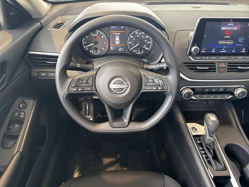 Certified 2025 Nissan Altima 2.5 S FWD image 13
