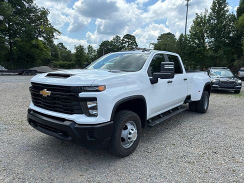 Used 2024 Chevrolet Silverado 3500 W/T AWD/4WD image 9