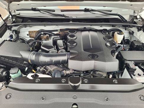 Used 2024 Toyota 4Runner SR5 image 31