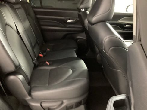 Used 2024 Toyota Grand Highlander AWD image 24