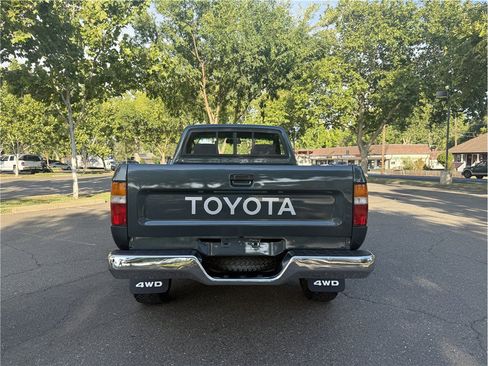 Used 1993 Toyota Pickup Deluxe AWD/4WD image 4