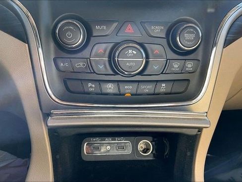 Used 2019 Jeep Grand Cherokee Laredo image 37