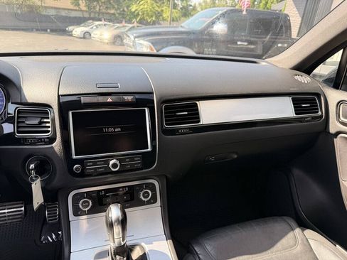 Used 2014 Volkswagen Touareg VR6 AWD/4WD image 12