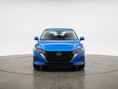 Used 2025 Nissan Sentra SV image 2