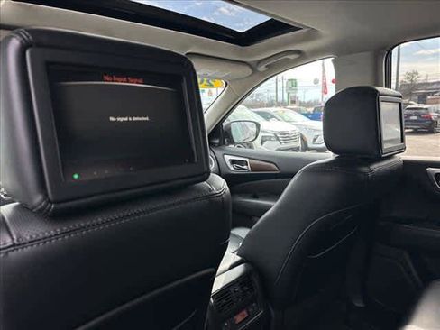 Used 2017 Nissan Pathfinder Platinum w/ Family Entertainment Package image 14