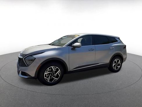 Used 2025 Kia Sportage LX image 7