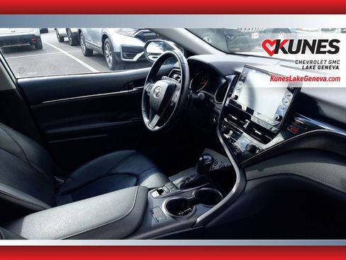 Used 2022 Toyota Camry XSE FWD image 12