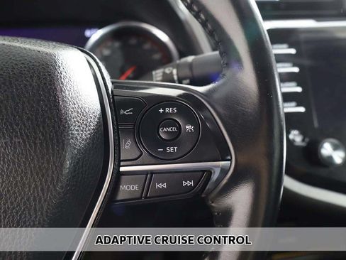 Used 2020 Toyota Camry XSE FWD image 4