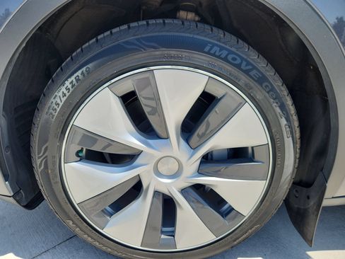 Used 2023 Tesla Model Y Long Range AWD/4WD image 17