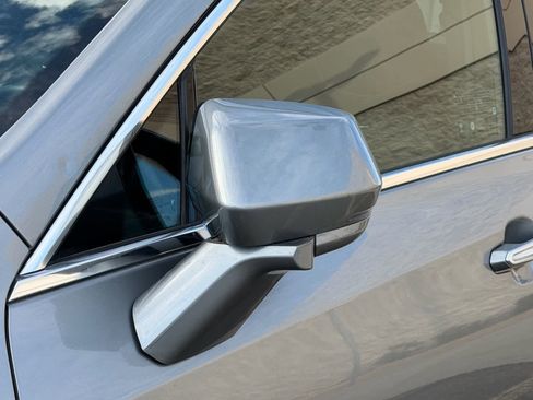 Used 2024 Cadillac XT4 Premium Luxury image 12