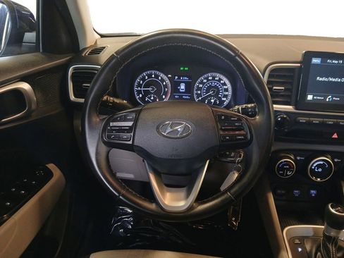 Used 2021 Hyundai Venue SEL FWD image 12