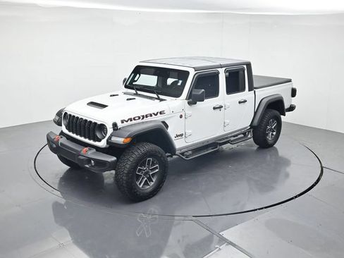 Used 2024 Jeep Gladiator Mojave w/ Technology Group AWD/4WD image 32