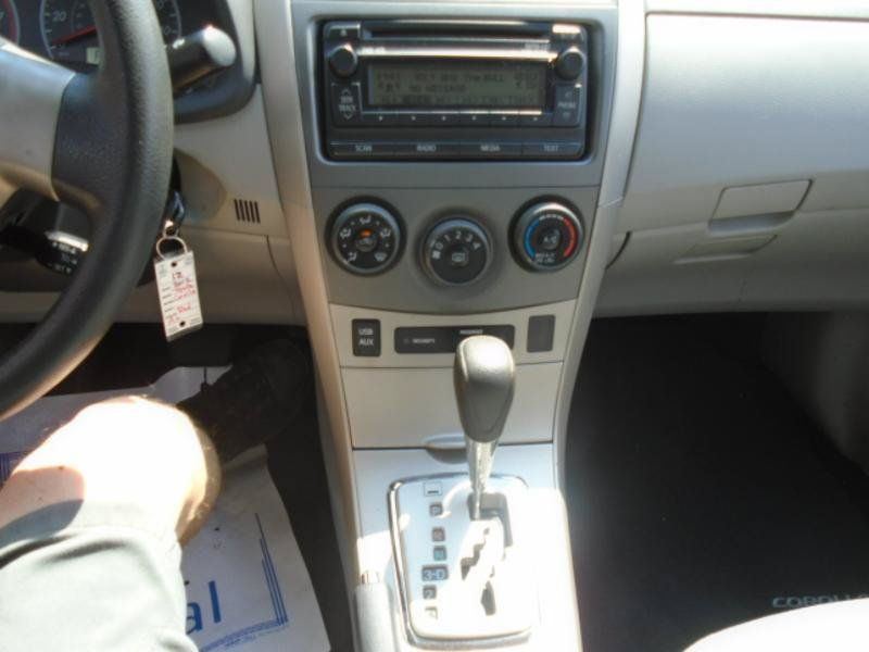 Used 2012 Toyota Corolla LE FWD image 13