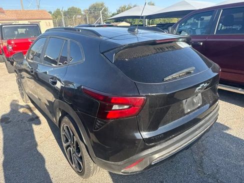 Used 2025 Chevrolet Trax RS w/ Sunroof Package FWD image 6