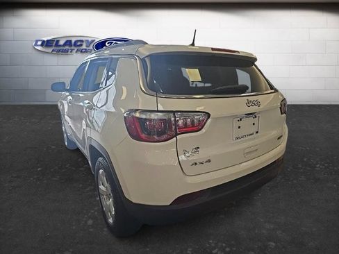 Used 2020 Jeep Compass Latitude w/ Cold Weather Group AWD/4WD image 4