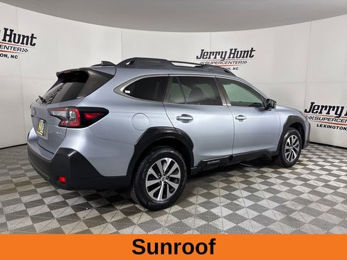 Used 2023 Subaru Outback Premium image 5