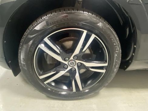 Used 2020 Volvo XC60 T5 R-Design w/ Protection Package Premier AWD/4WD image 5